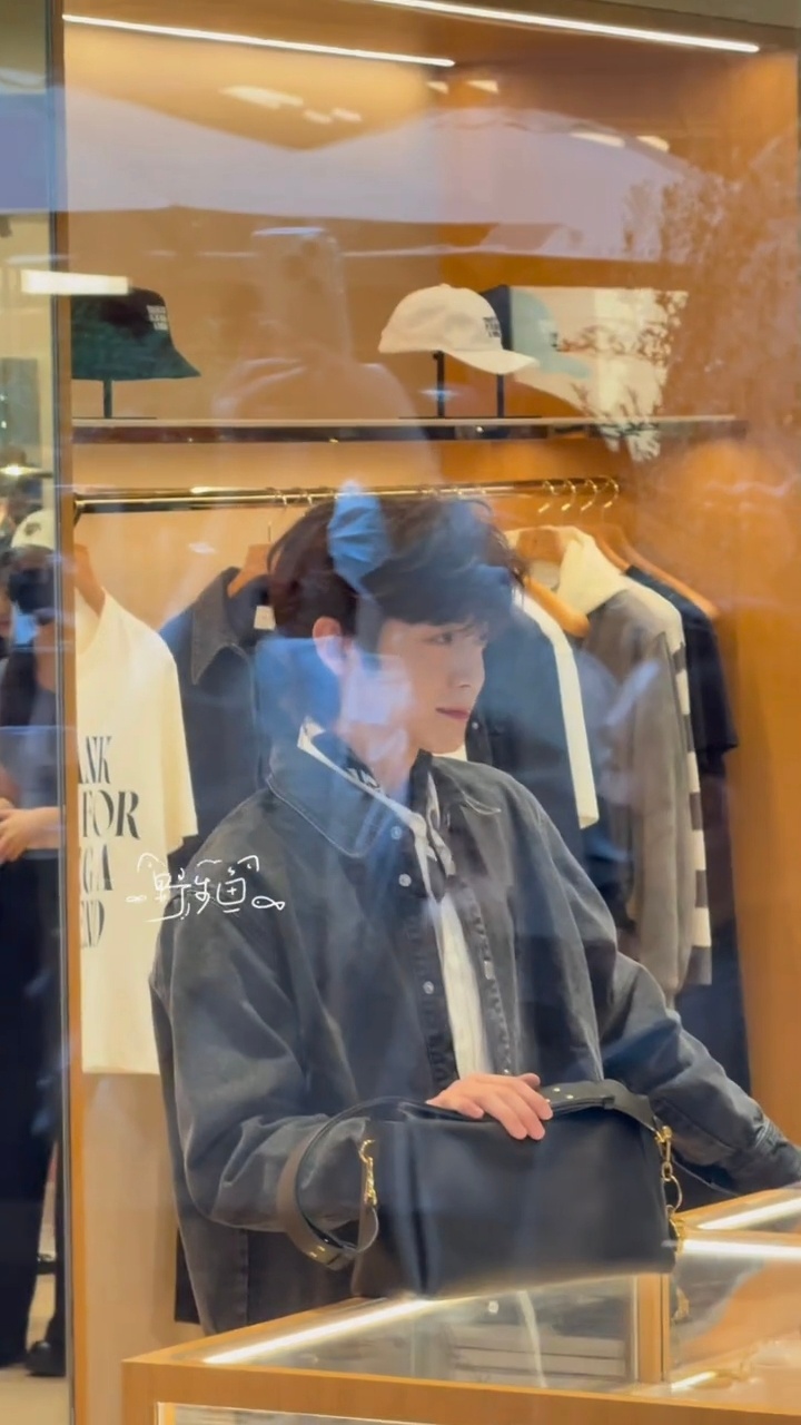 李卿恋情风波后首现身线下活动！还回应了粉丝喊的“老公”李卿恋情曝光后首次现身李卿