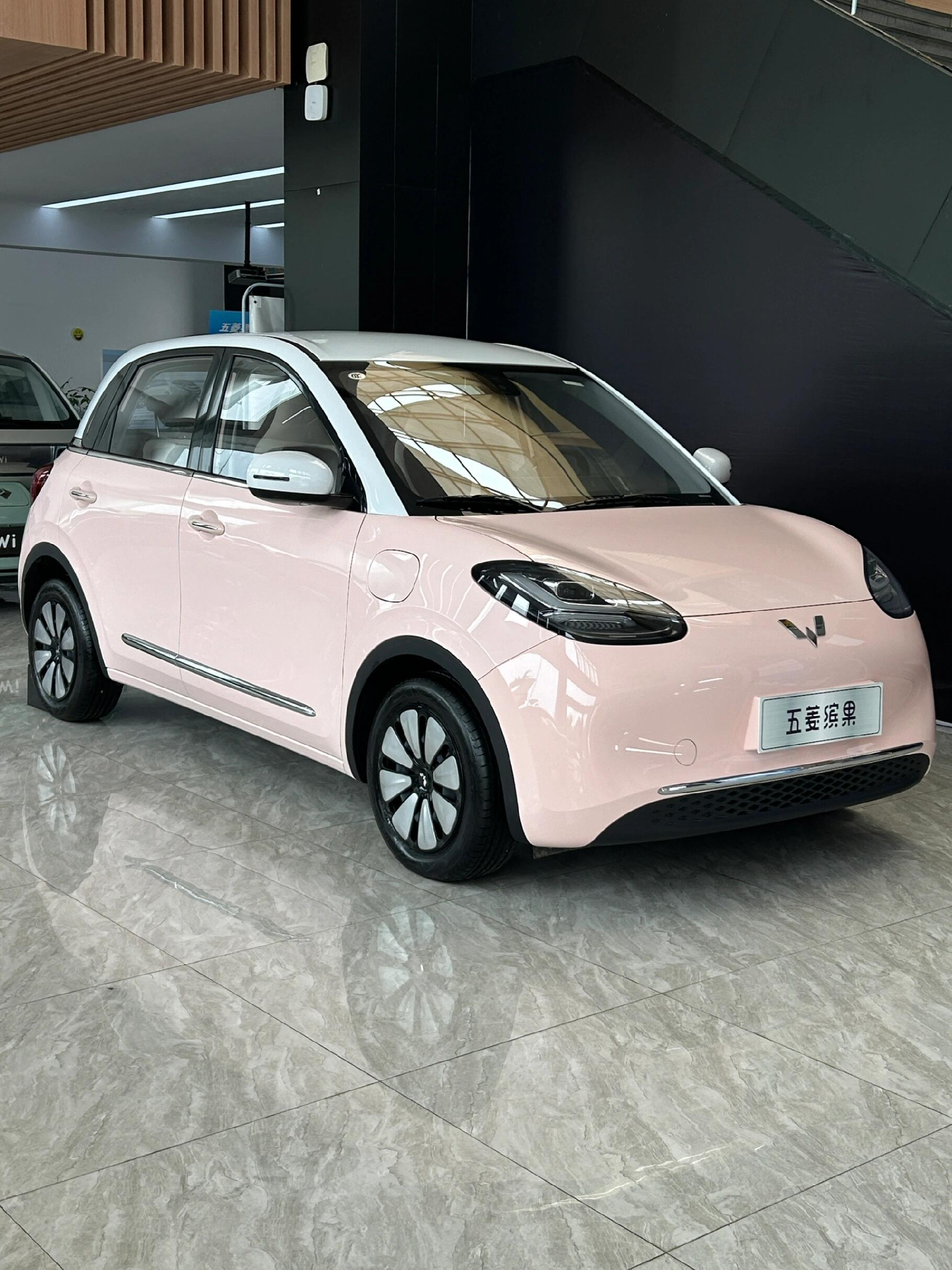 五菱缤果家族太能打了！官方刚宣布累计销量突破60万辆，新成员缤果S更成爆款。如今