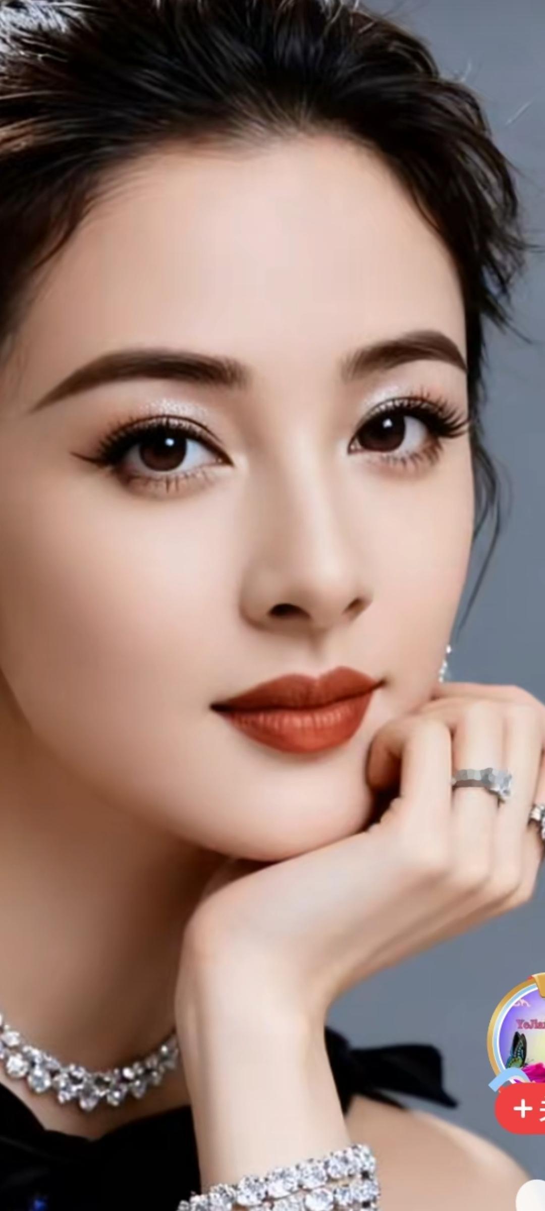 优雅气质，珠宝闪耀，尽显奢华魅力！