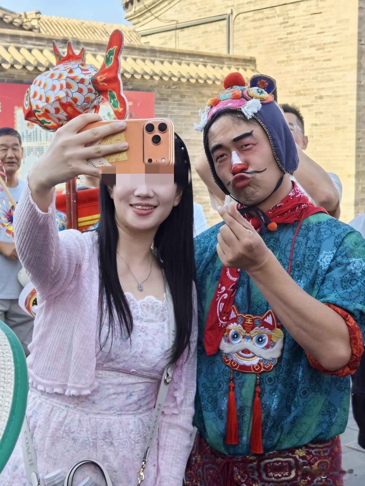 记住女人二婚三不找：
第一，不找打麻将的男人。男人打麻将，要么好赌成性，要么贪玩