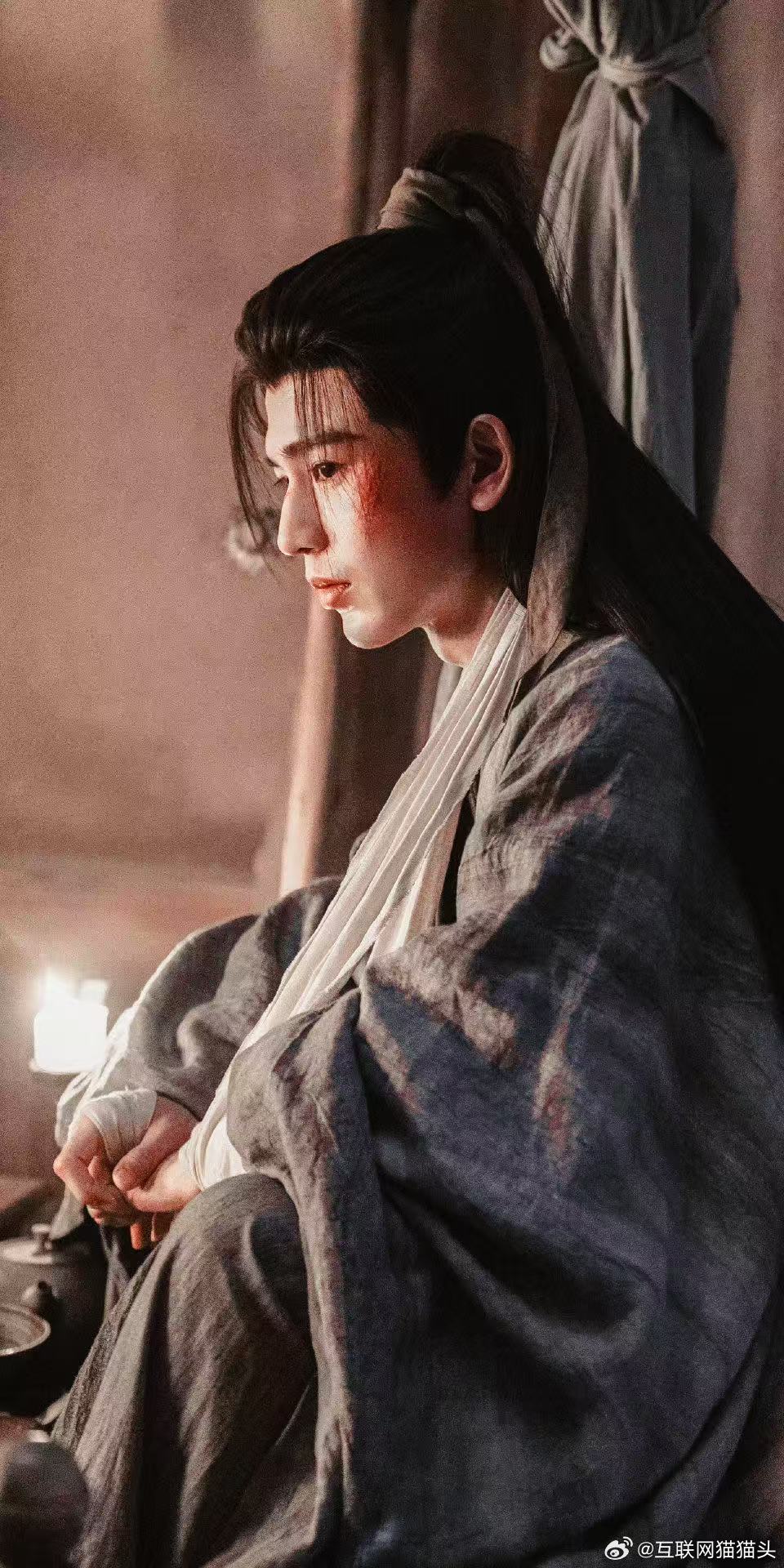 认真追了几集，捡顶级帅哥回家这个设定太香了！张凌赫颜值稳稳在线，前两集节奏虽慢，