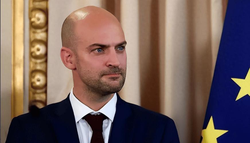 特别军事行动的主要目的有二个，一个是阻止北约东扩，乌克兰加入北约，另一个是收复乌