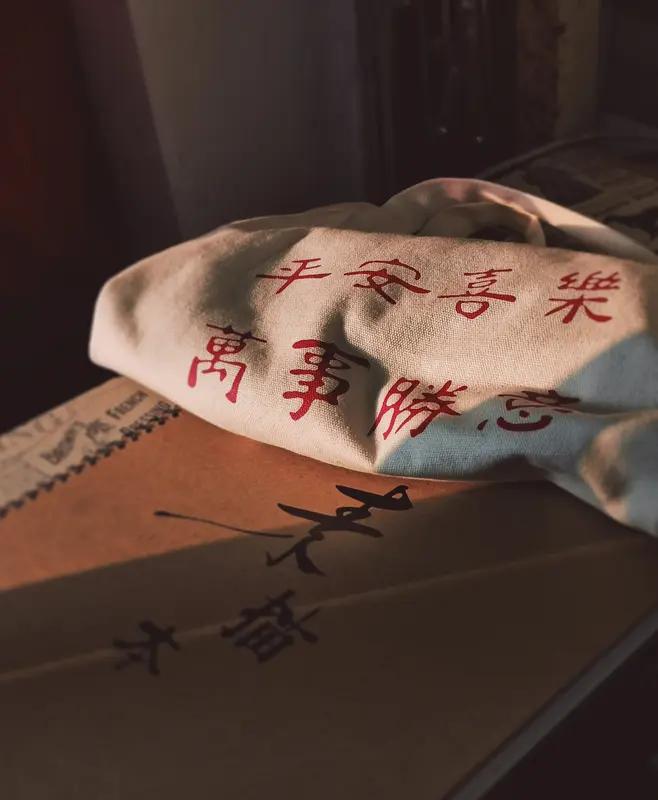 看到“年年顺顺利利”求下联，还挺有意思。有不少合适的下联呢。像“日日平平安安”就