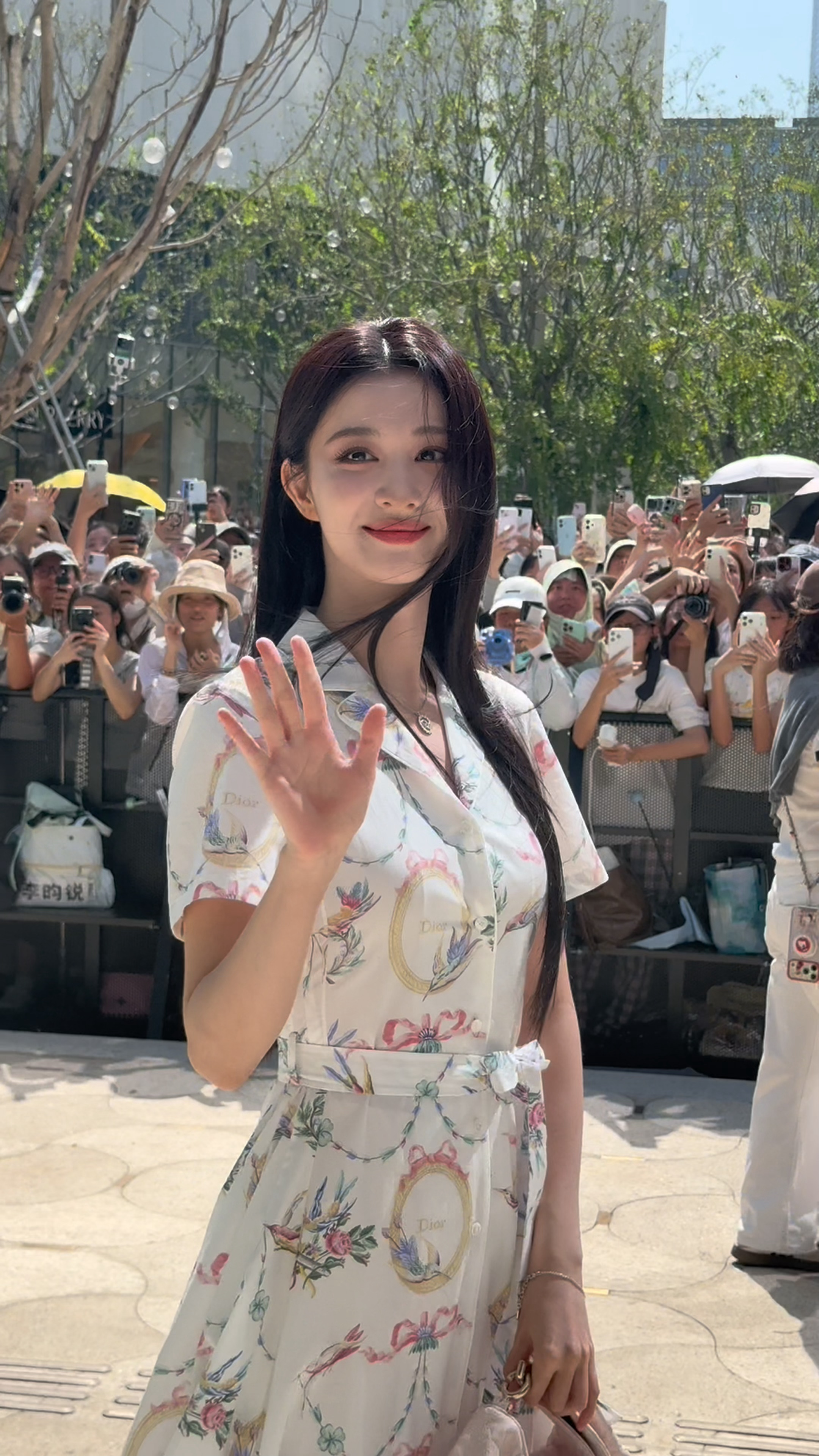 王楚然今日线下活动丨Dior女神好震撼的美貌