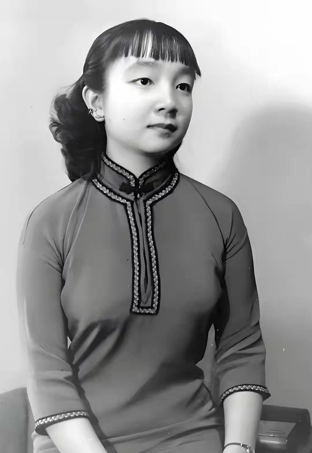 这是林语堂长女林如斯的真实样貌，都看看吧，这可不是演员扮演的。

林如斯顶级美，