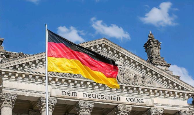 德国撤兵了，面对特朗普的压力，德国一天都没有坚持住！特朗普刚宣布要对欧洲八国加关