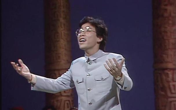 1984年，歌手张明敏得知我国举办亚运会的经费，还差了6亿的缺口时。毅然决然的卖