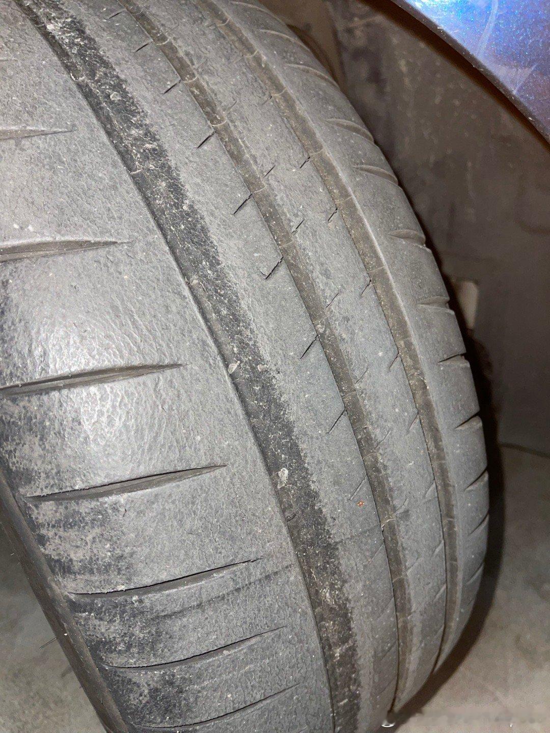 好奇轮胎残血丝血的定义，这几张图还剩百分之多少？对圈速影响又是多少？[晕] 