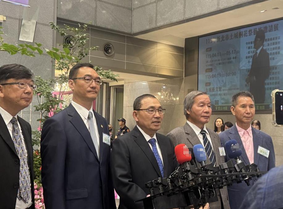 赖清德窜访返台后，新北市长侯友宜又在第一时间跳出来力挺赖清德，妄称台湾的外交真的