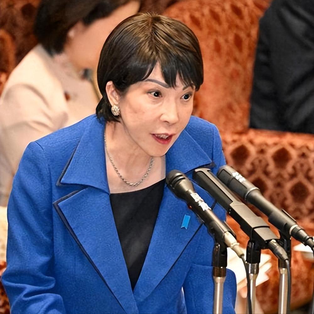 高市早苗的野心彻底藏不住了！日本派老旧军舰闯台海只是冰山一角，其一系列危险动作频