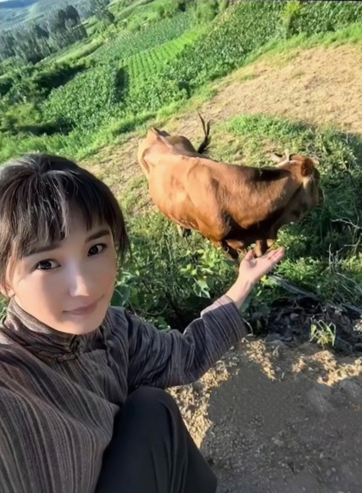 杨幂 宁绣绣和独角牛的合影自拍🈶[憧憬] ​​​