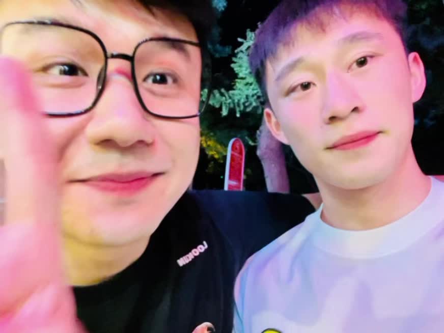无法判断某个瞬间的价值 直到它成为回忆 一直以为美好尚未到来，但事实上...