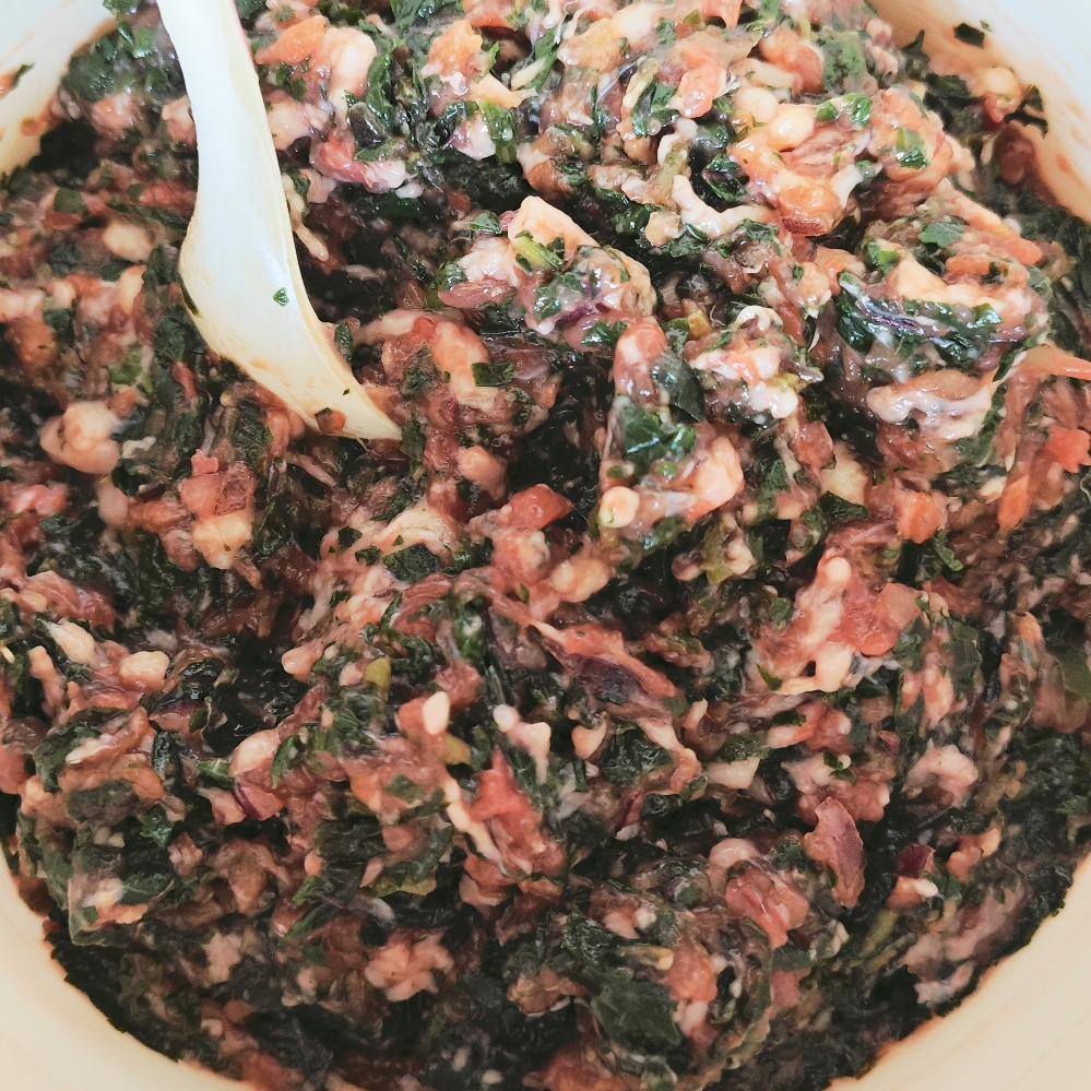 老话说：头伏饺子‌，‌二伏面，‌三伏烙饼摊鸡蛋‌。
今天头伏第一天，这老话该听还