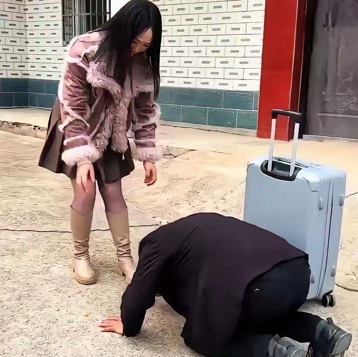 八年当牛做马，换不来一巴掌的尊严！一男子做上门女婿八年，脏活累活全包，工资全交，