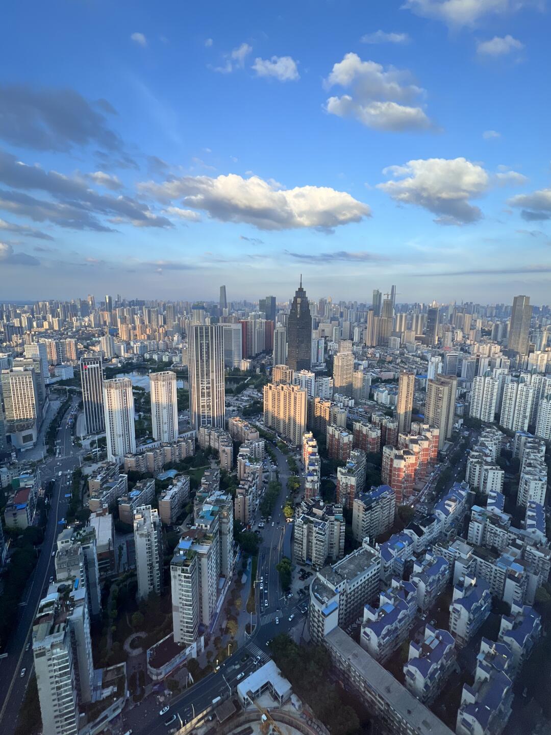 看到这样的云一下子不想下班了