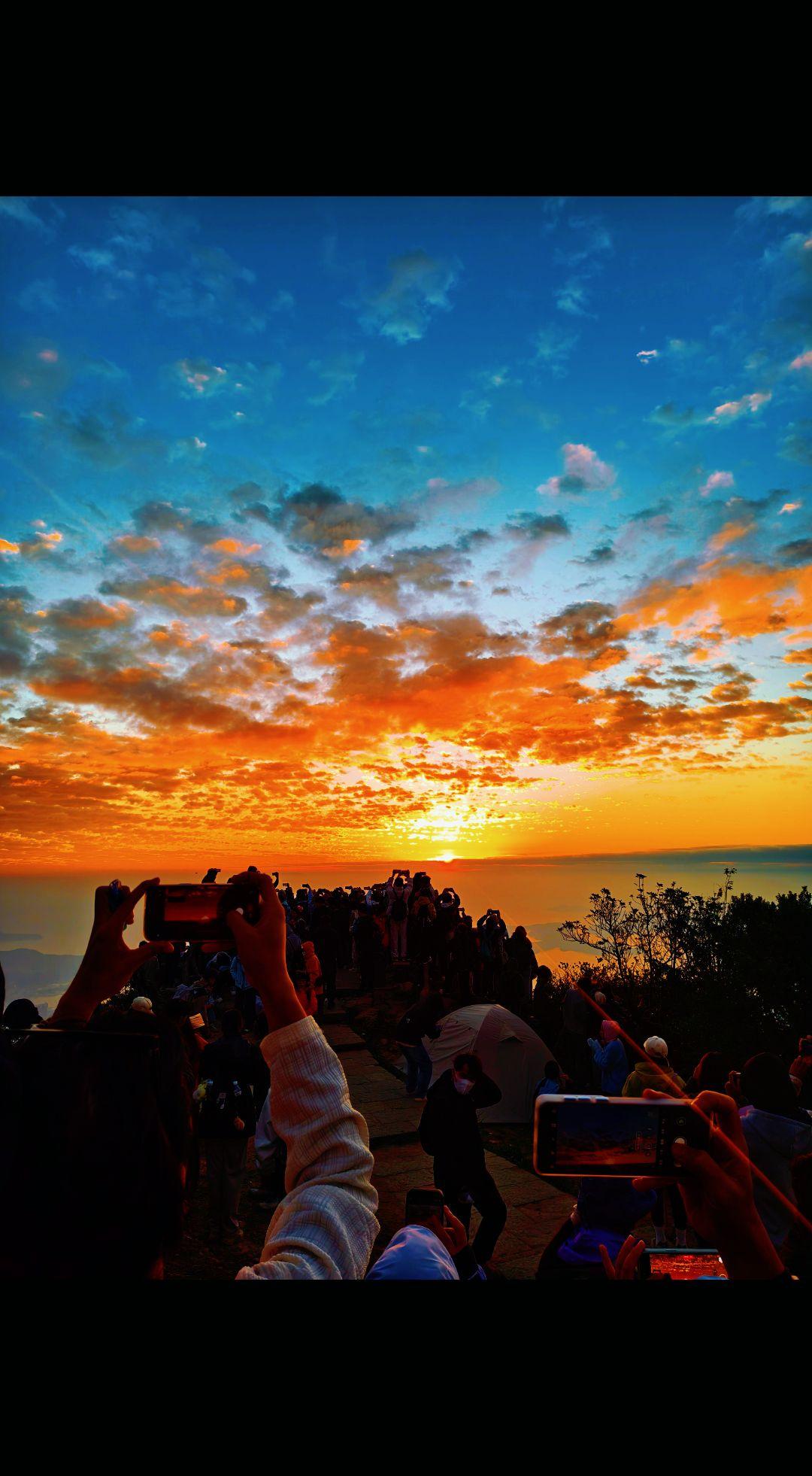 可惜你不在深圳， 不然带你来爬梧桐山看日出。