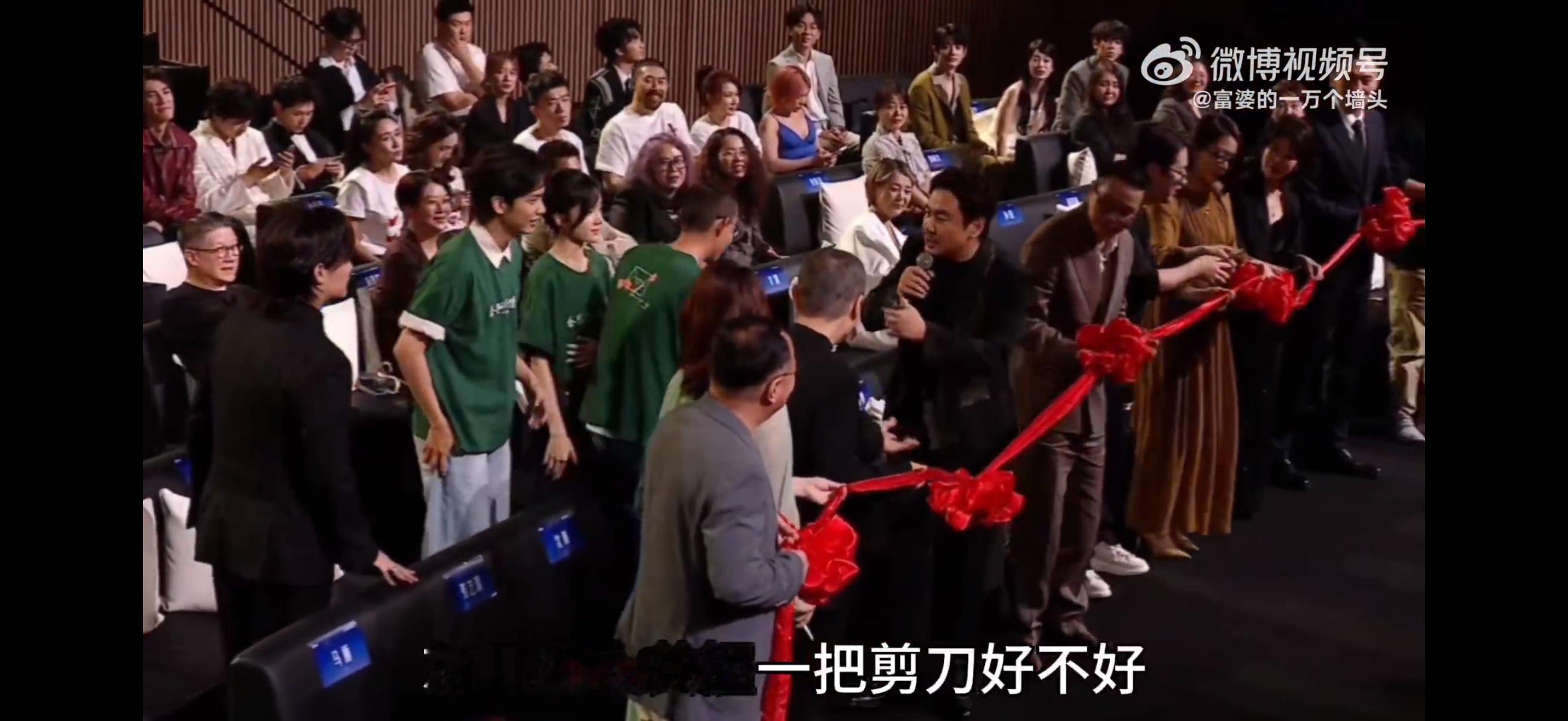 沈腾说蹭阿嬷剧组流量 沈腾为了宣传《欢迎来龙餐馆》真是拼了，拉着张艺谋和马丽还不