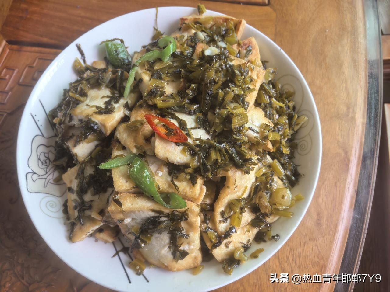 在本届世界杯小组赛第三轮比赛中，德国队以 1:2 意外负于厄瓜多尔队，爆出了一个