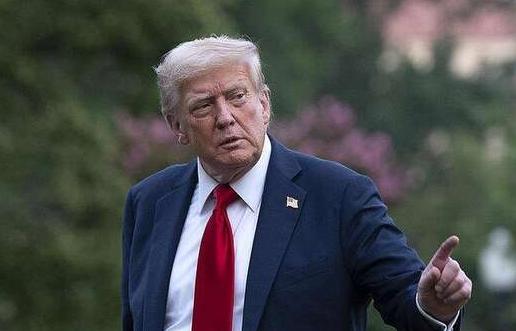 特朗普终于反应过来了，1月24日，他在社交媒体发文威胁称，如果加拿大与有关国家“