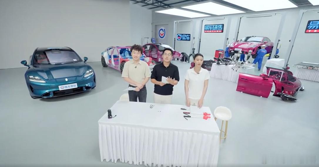 尚界Z7全网首拆 老说像谁谁谁，拆开看就好了。尚界Z7全网首拆正在进行中，汽车媒