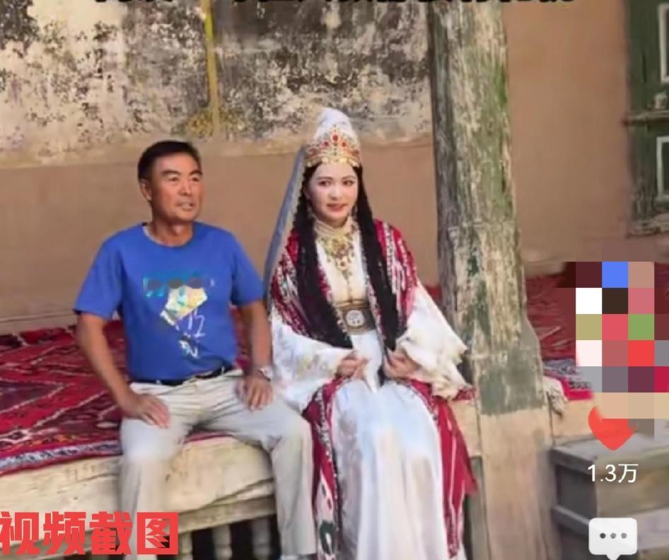 湖南有女子在景区拍写真。

此刻女子造型惊艳，令人觉得她与景区风景融洽，非常和谐