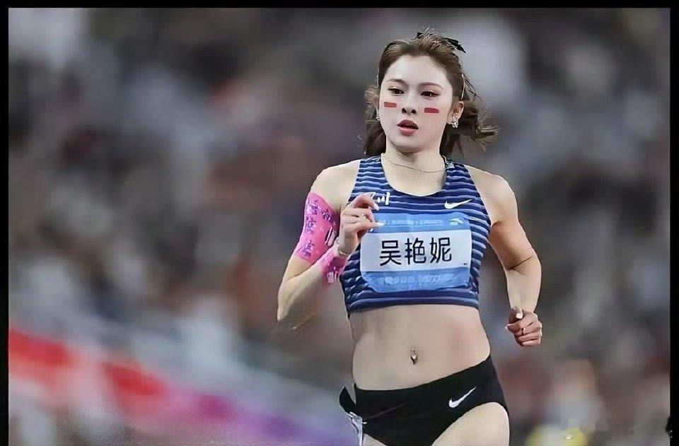 她这么好强又爱美的女人，每次比赛前都是精心打扮，为的就   是能在比赛中夺得冠军