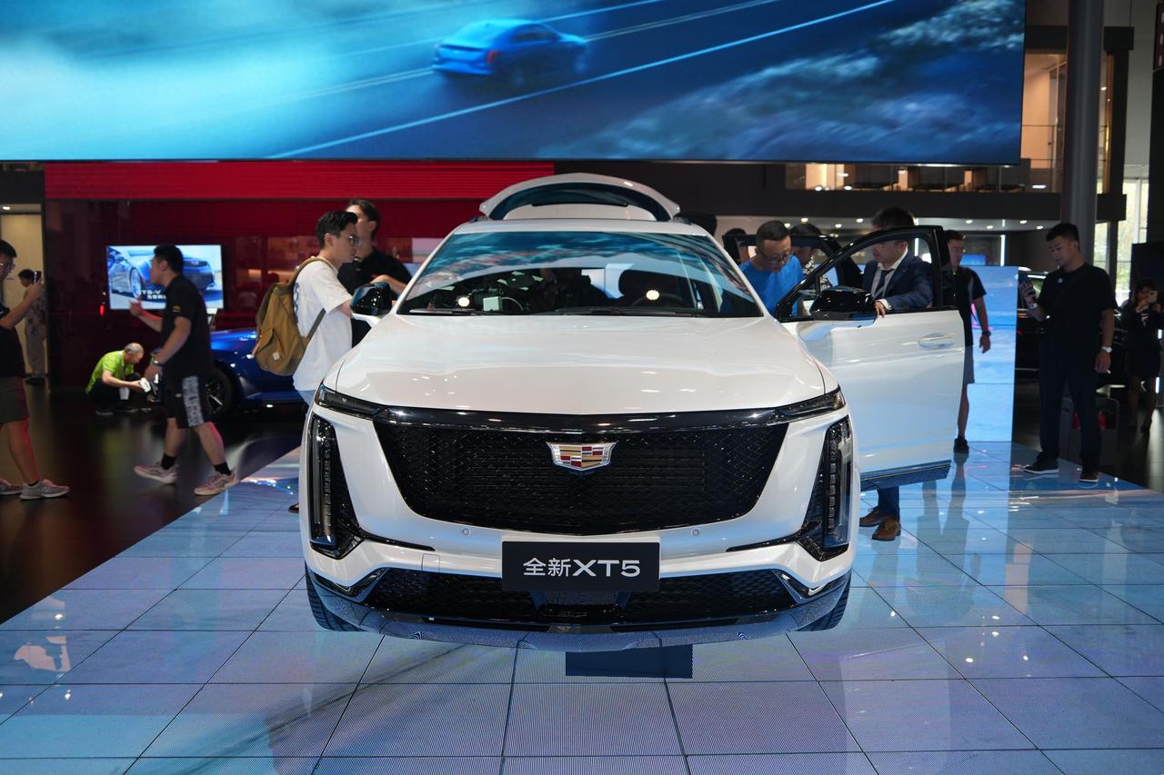 凯迪拉克XT5的日常保养费用：XT5的保养账，在豪华中型SUV里算“入门不贵、大