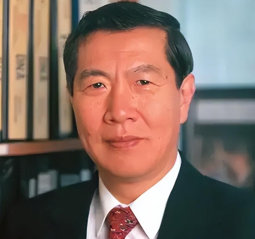 2013年，华人神探李昌钰见到徐克，一看徐克的面相，开口就问：“你是不是杀过人”