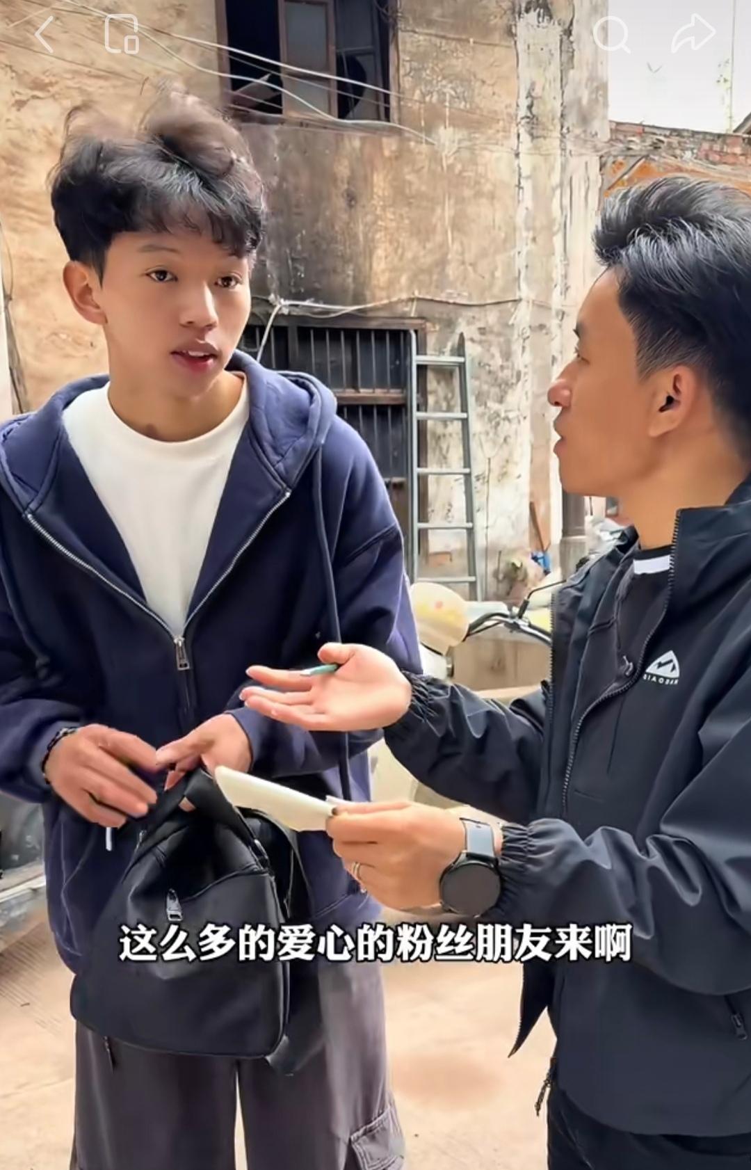 小小徐为什么火了？
原因很简单，
不是他长得帅，也不是他女友多漂亮，而是因为他的
