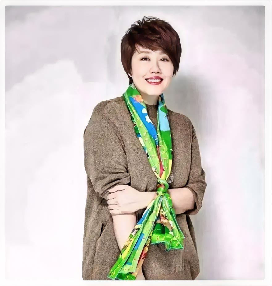 看完了马年春晚，我想给总导演于蕾提几个真诚建议。

第一，春晚是综合节目，今年小