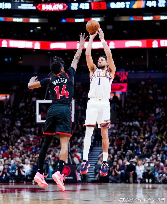 在昨天大胜步行者，取得4连胜之后，太阳今天又背靠背在客场挑战猛龙，最终以115-