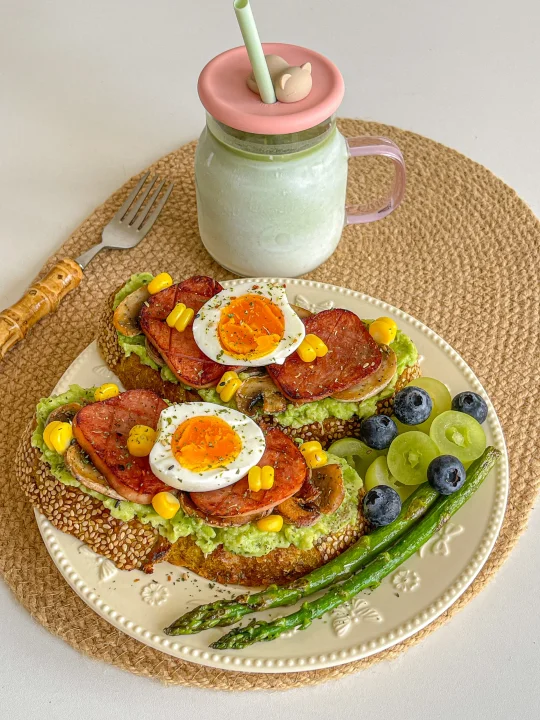 元气brunch🥑牛油果午餐肉三明治🥪抹茶拿铁