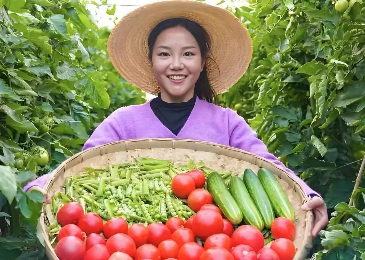 你觉得当农民种地丢人吗? 当农民种地从来不是丢人的事 

有道是民以食为天，“种