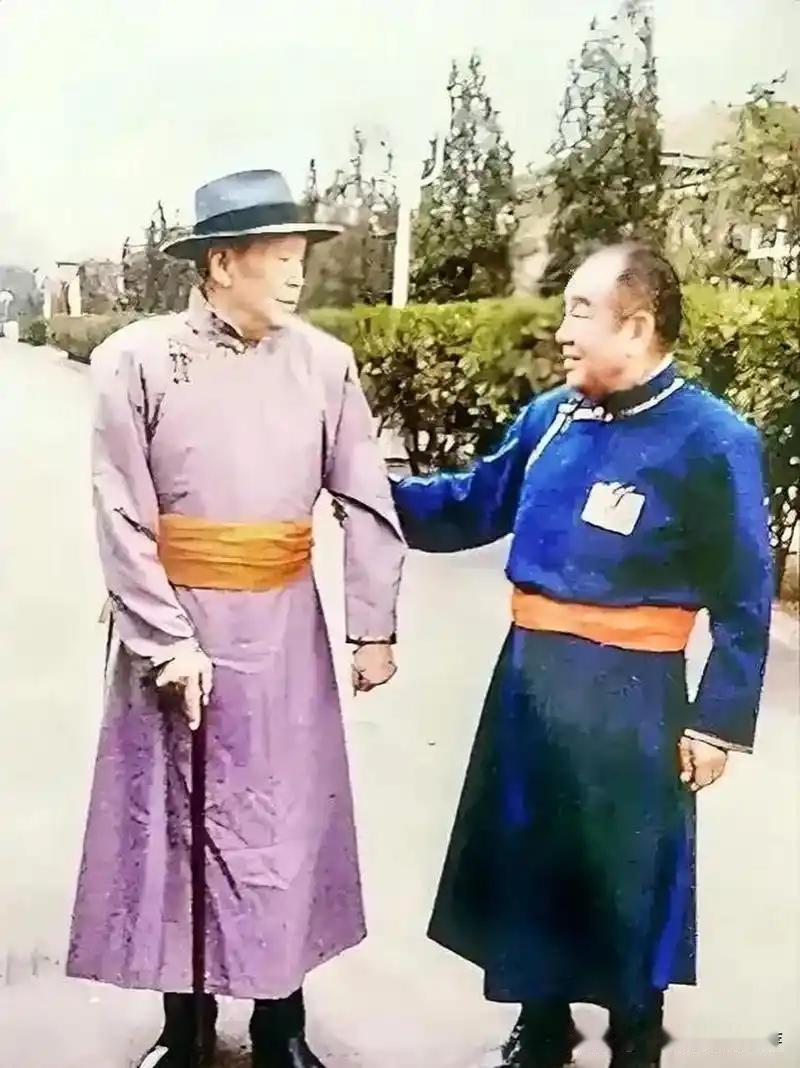 1987年，乌兰夫和儿子布赫的留影，也成了他们父子俩的最后合影


内蒙古西部土