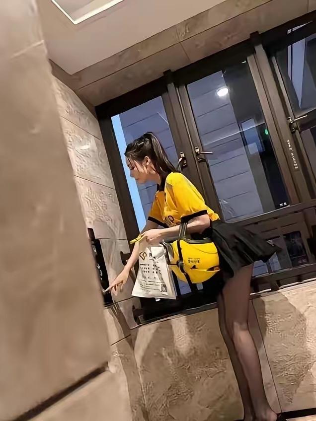 这是某团外卖员么，为啥越来越多女骑手