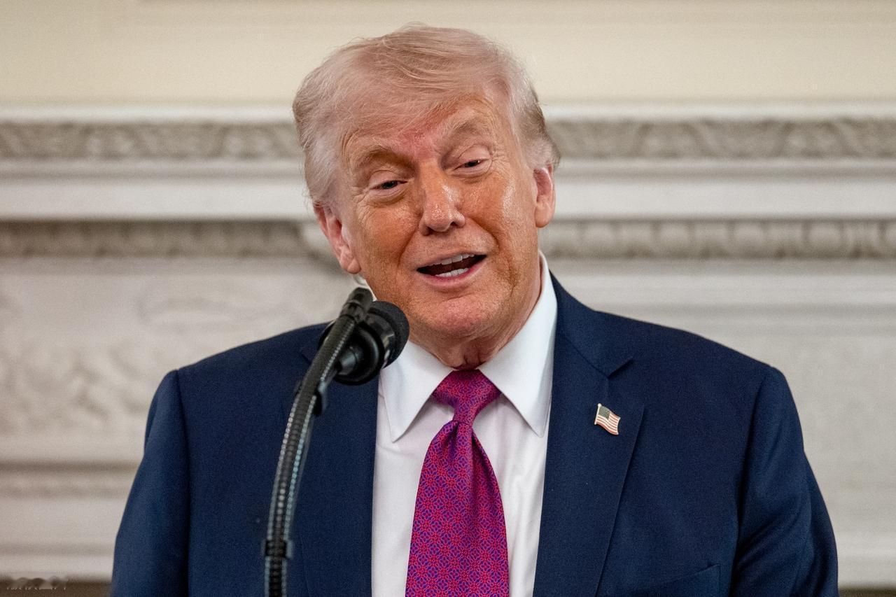 美伊谈判最后这二十四小时。
表面上是特朗普来了个一百八十度的急转弯，一口气抛出五