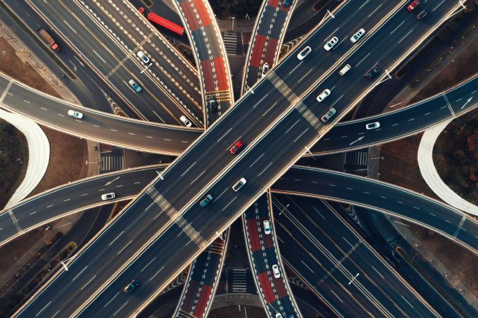 华为靳玉志称把新一代技术都给了启境据人民日报：2025年，中国新能源汽车产业深耕