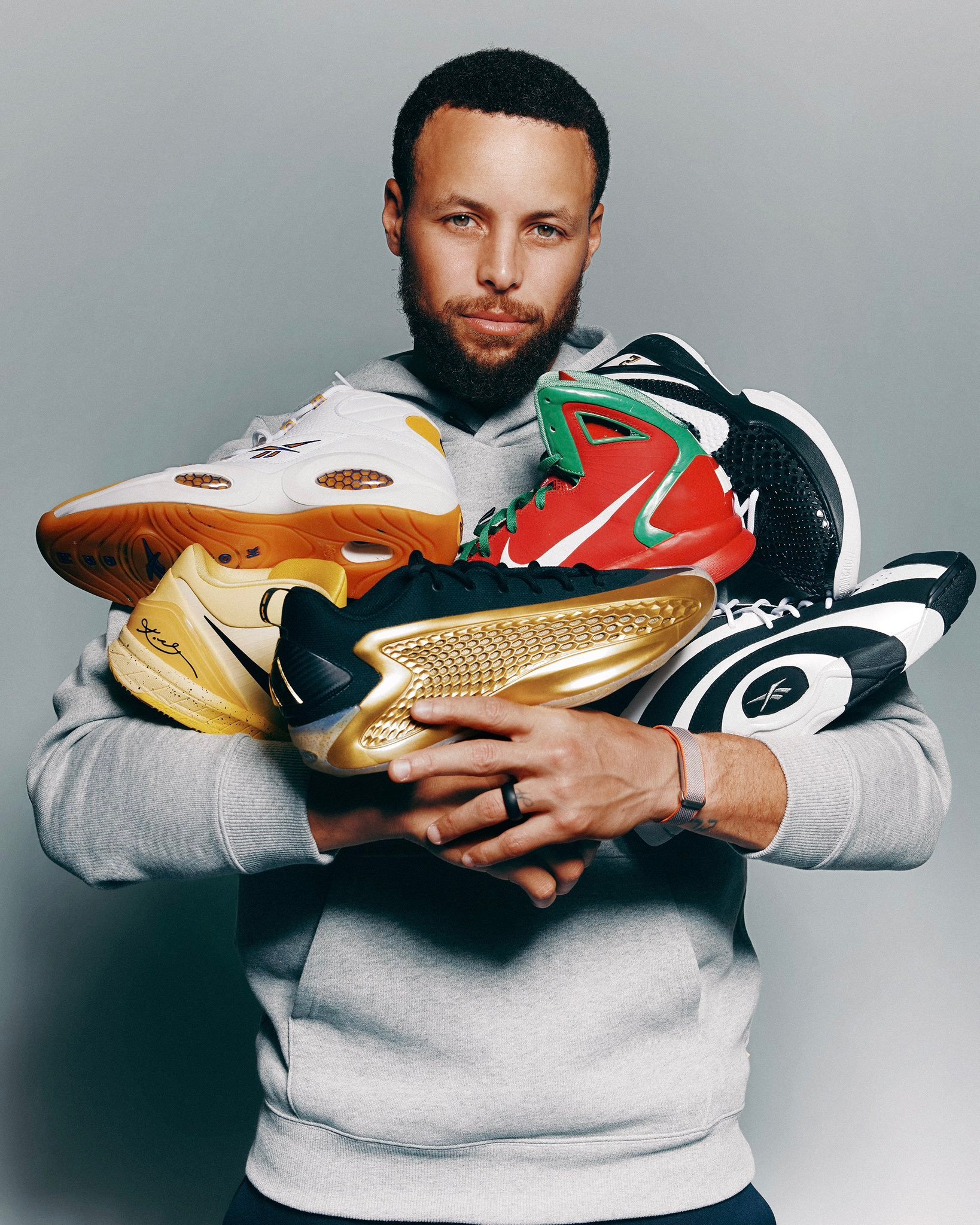 库里慈善的球鞋拍卖最终拍得172万美元在球鞋自由球员期间库里穿过的的81双鞋子最