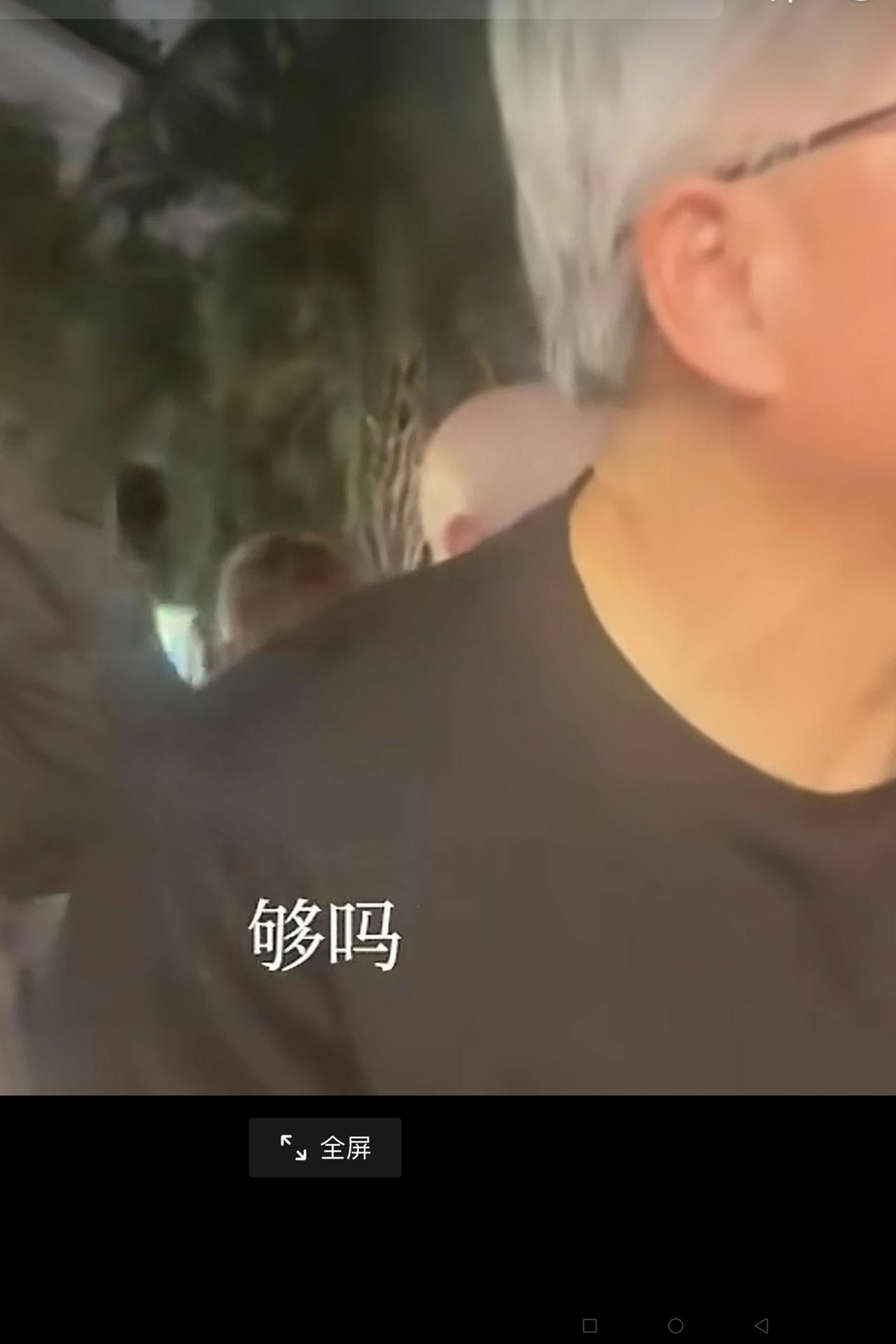 哇塞，1000元买一根烤玉米，黄仁勋真是豪气呀！
昨天（5月25日）傍晚，英伟达