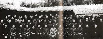 我们深切缅怀伟大的马克思主义者，伟大的无产阶级革命家、政治家、军事家，中国共产党