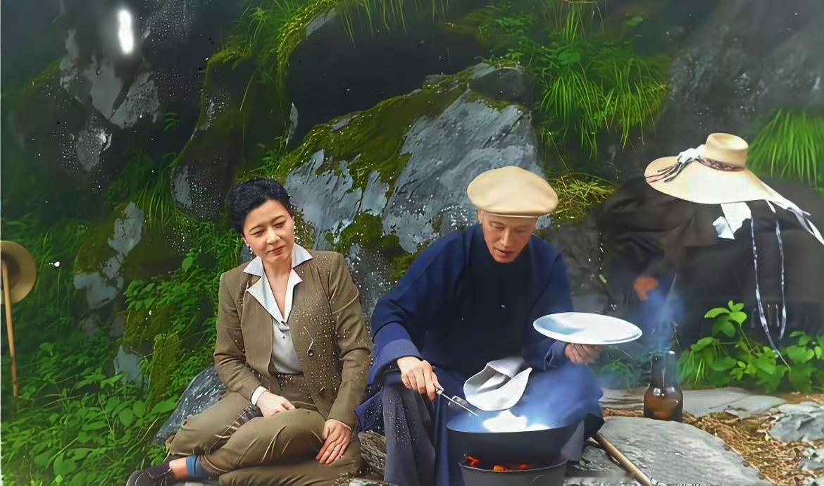 蒋介石一生有两大爱好，写日记和炒饭！[微笑]