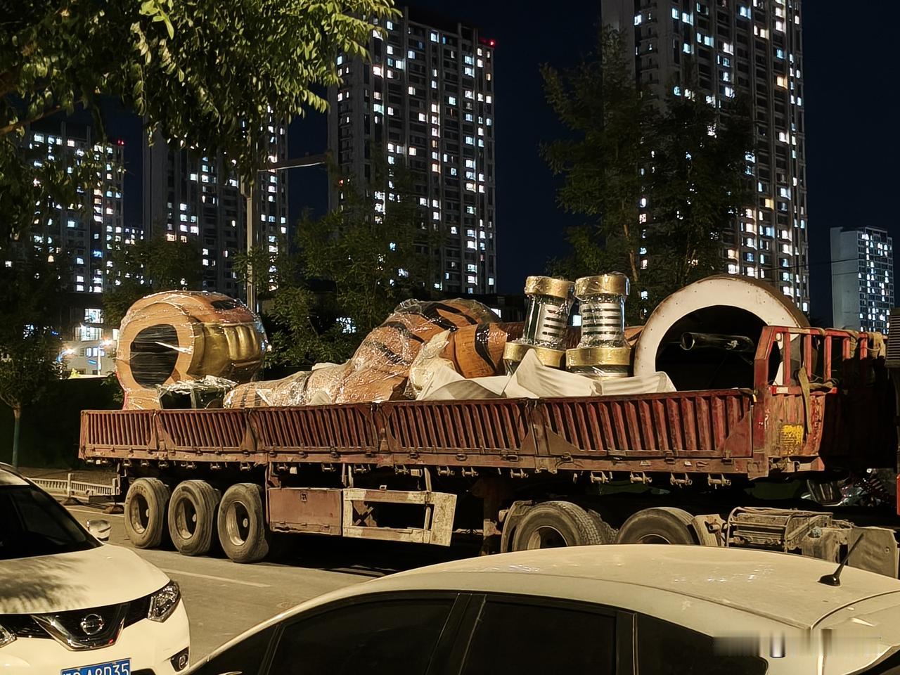 惊喜！沈阳网红巨老虎来啦！

大家还记得在东北超开幕式上亮相的那只机甲大老虎吗？