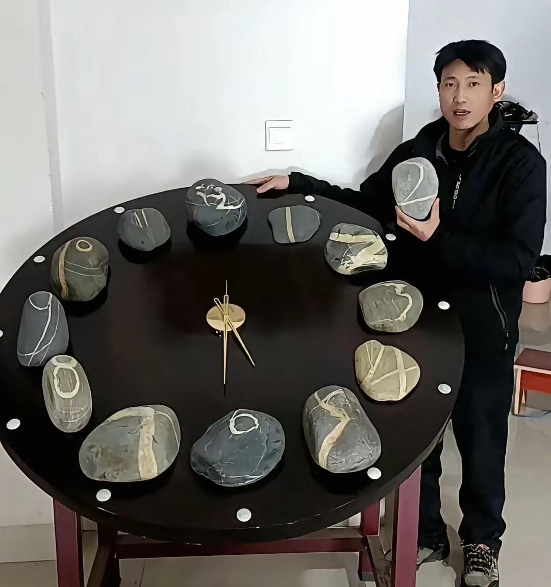 昆明这位荀先生也太有毅力了！花10年从长江、岷江等地找齐12块石头，每块纹路都天