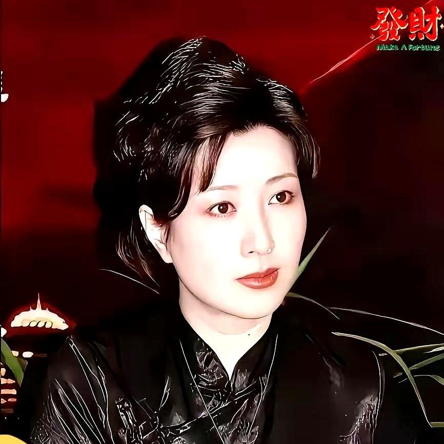 她才是被低估的“气质天花板”！

国家一级演员，海军大校军衔，王静年轻时就凭演技