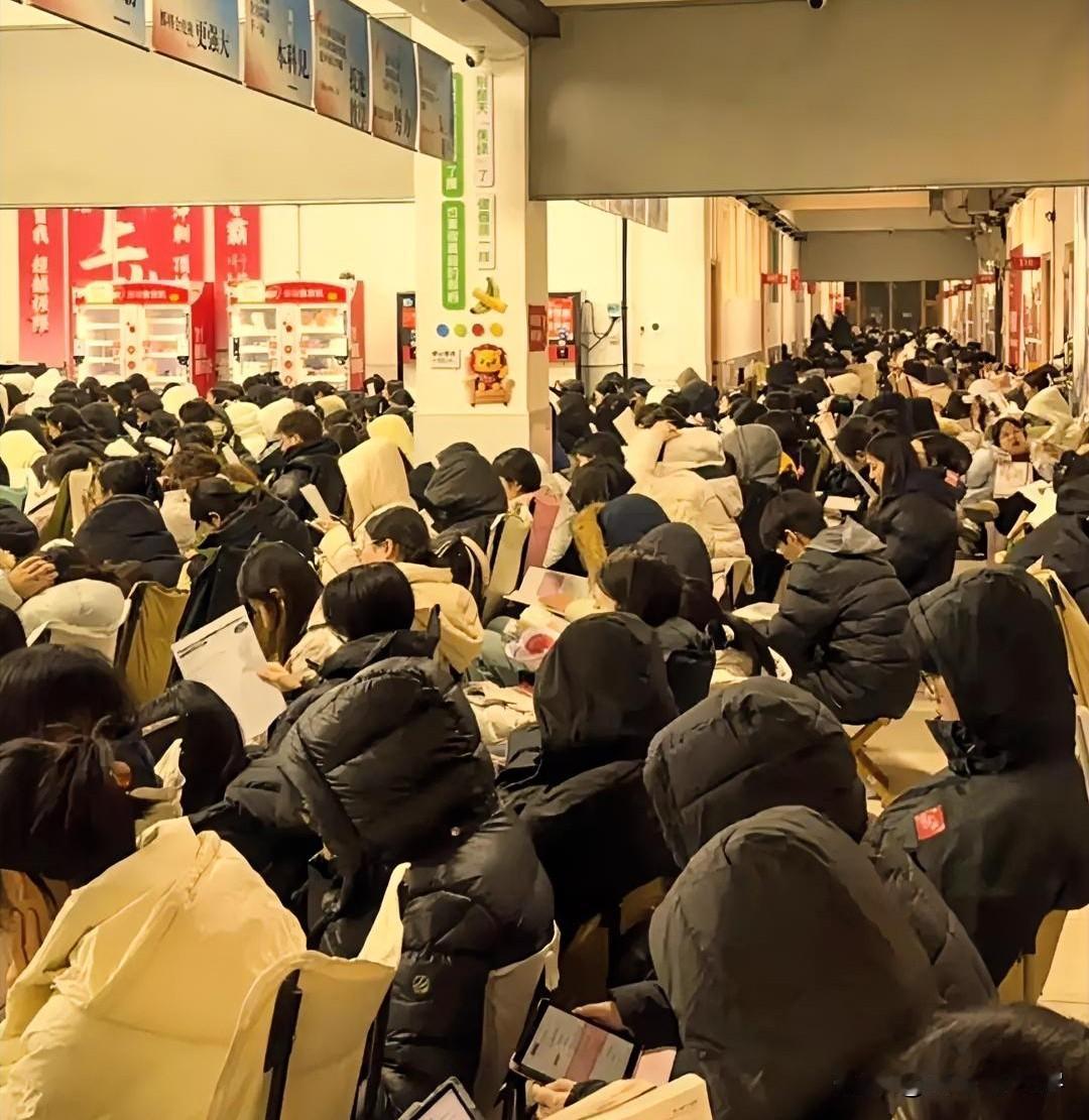 40岁的中年，能不焦虑吗？
这个年纪，事业上基本定型，看着后浪奔涌，生怕自己有一