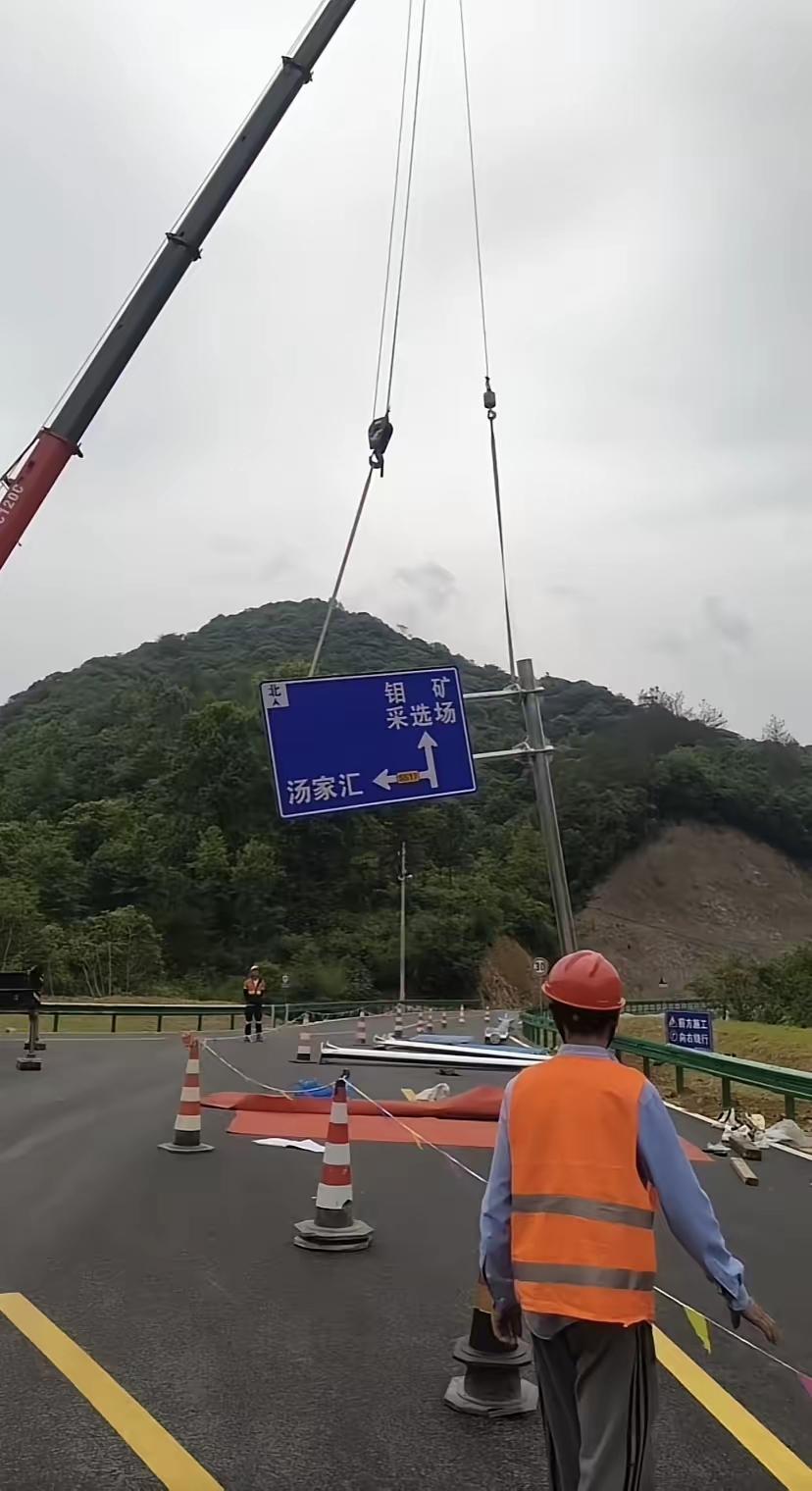 重磅！全球最大单体钼矿加速落地，紫金矿业再握核心王牌🔥
 
国内稀缺战略资源迎
