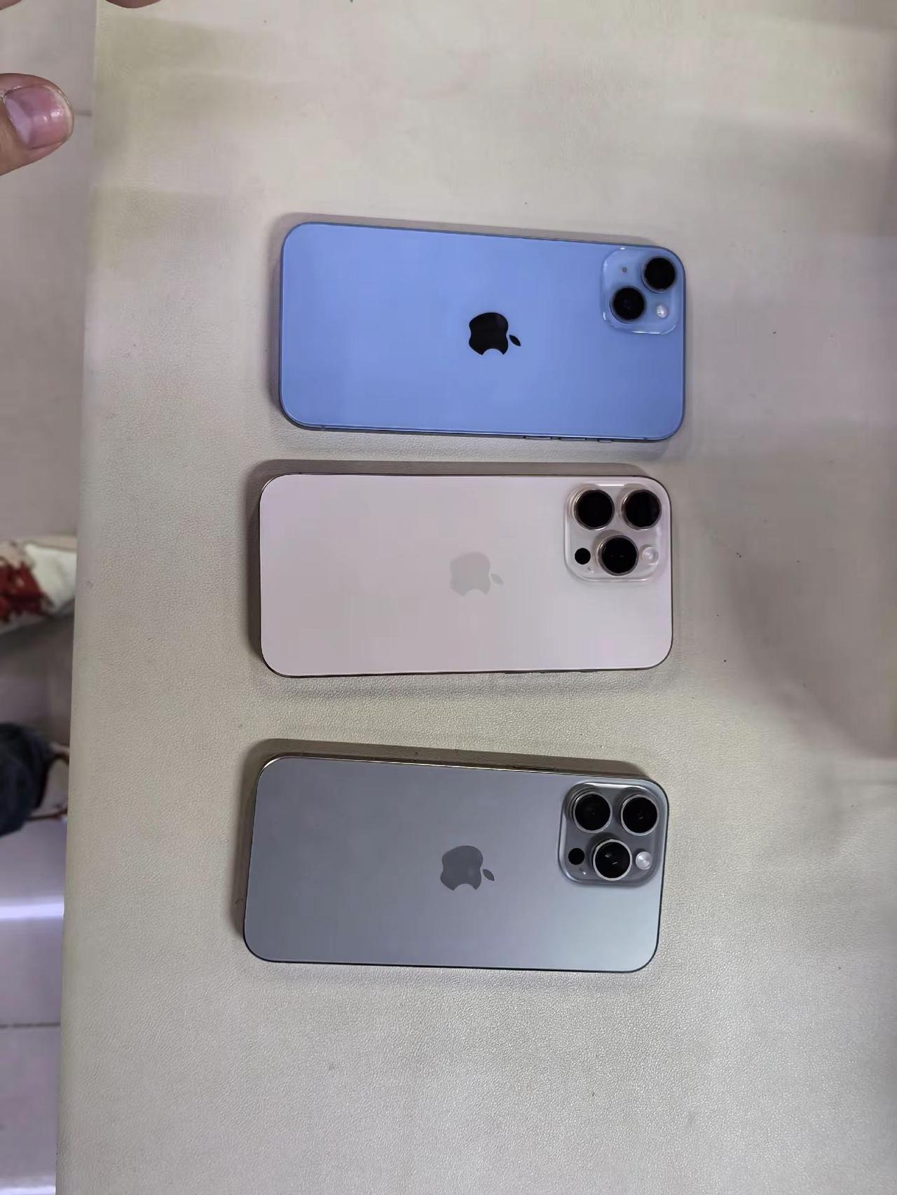 还有三台置换下来的二手14plus256还有两台16Pro max 256成色的