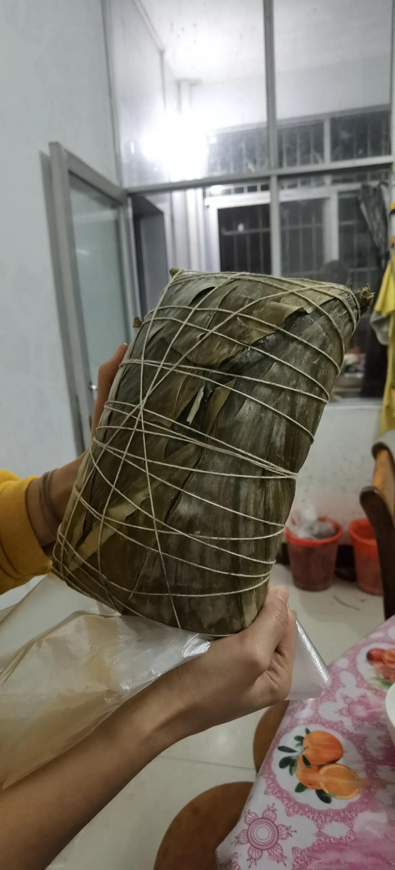 祝福大家在新岁之中，如飞龙在天，鸿运当头，龙行龘龘，万事胜意！[万柿如意][锦鲤