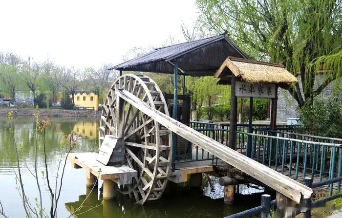 （原创）大牛学话
四十多年前，水乡古镇黄天荡太平村9组3号潘家，同时来了两个医生