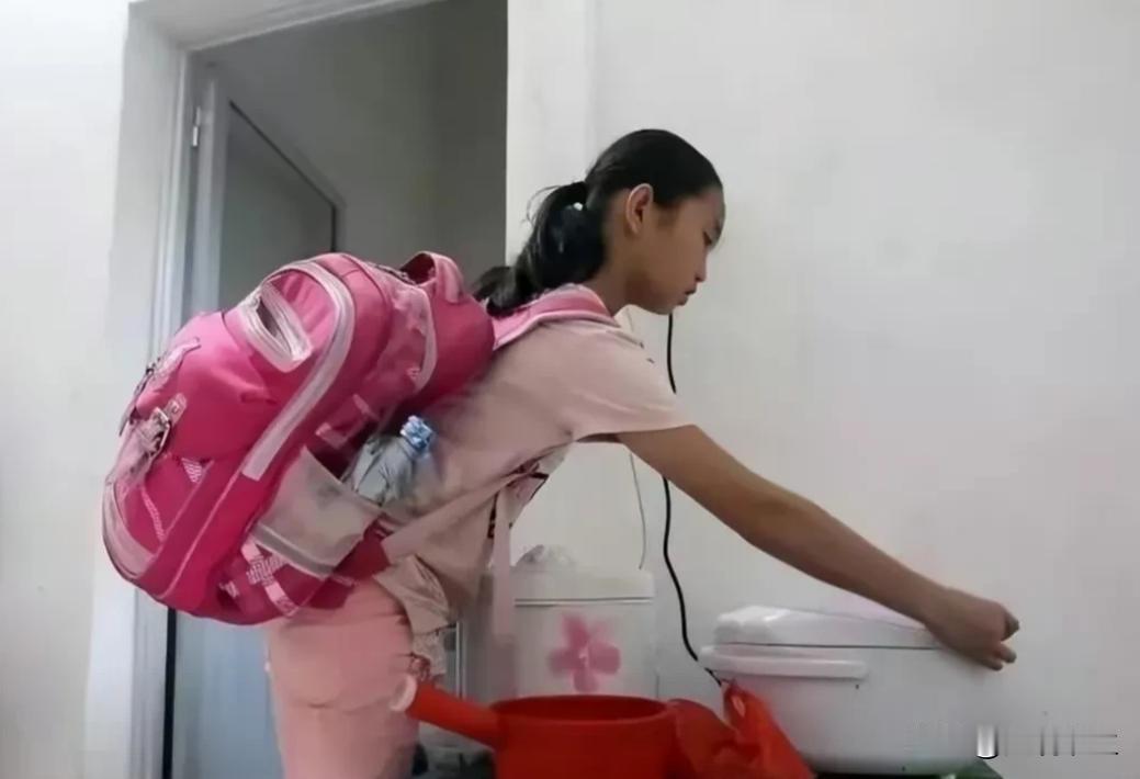 2006年，男子服侍好住院的妻子后，便来到院子里抽烟，突然，他听到有婴儿的啼哭声
